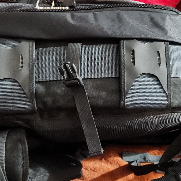 TAMRAC CAMERA BACKPACK - Picture 4 of 8